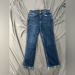 Judy Blue Cropped Straight Raw Hemmed Jeans. Size 7/28.
